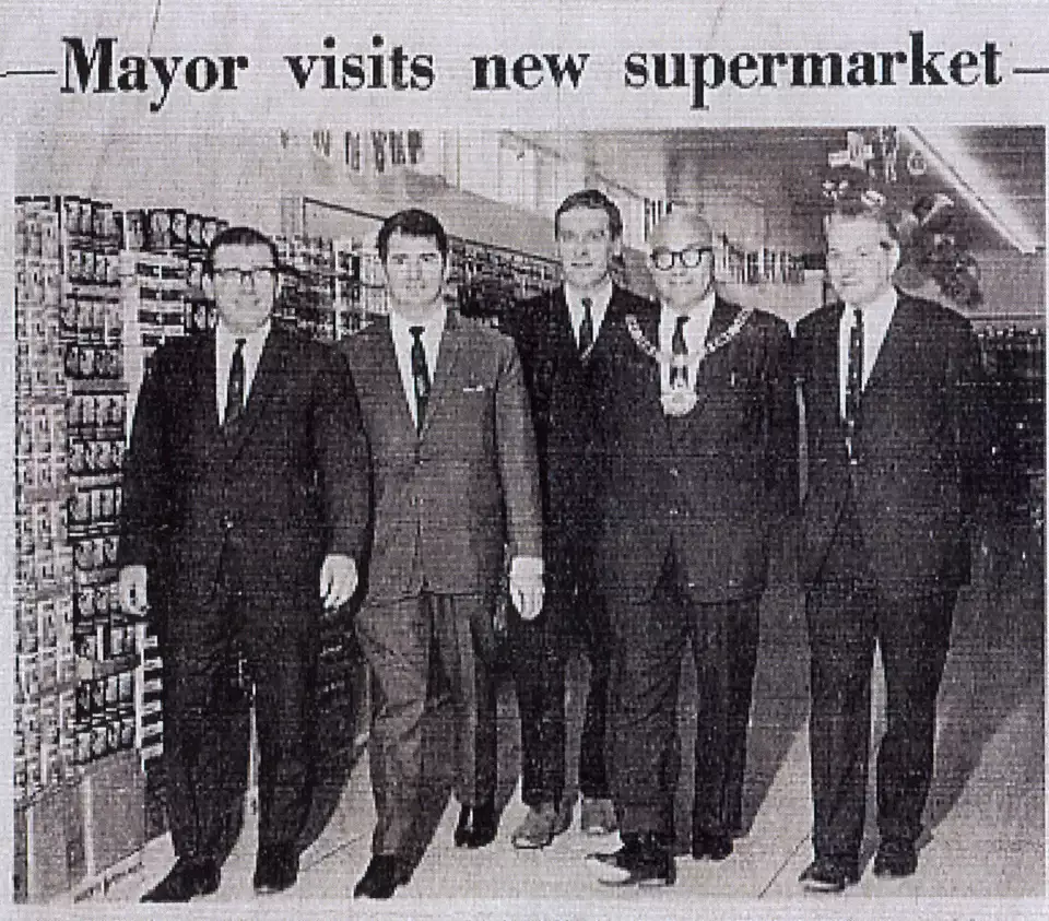 Mayor visits new supermarket